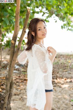 美女脱衣服脱裤子