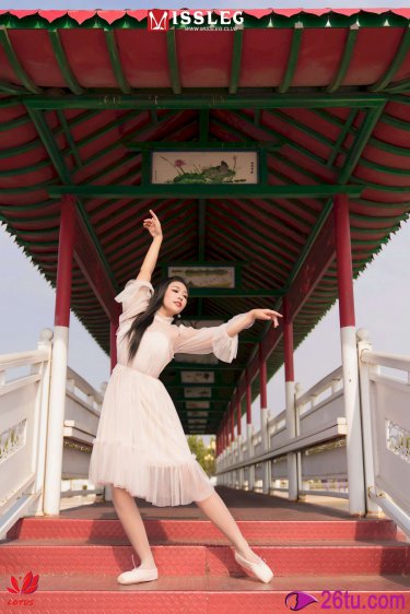 举起手来拍摄地